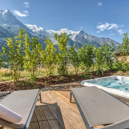 Holiday home With Jacuzzi Facing The Alps In Chamonix