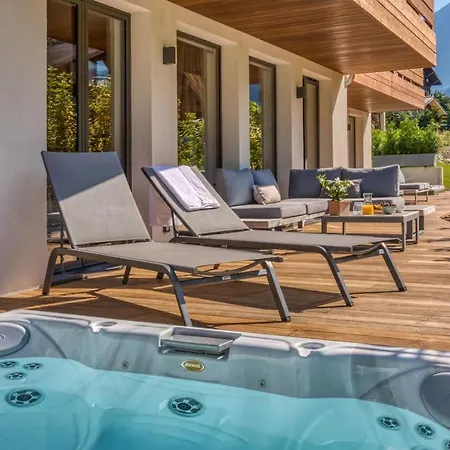 With Jacuzzi Facing The Alps In Chamonix