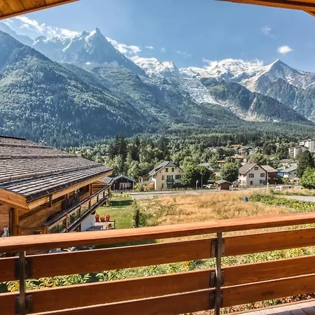 With Jacuzzi Facing The Alps In Holiday home Chamonix
